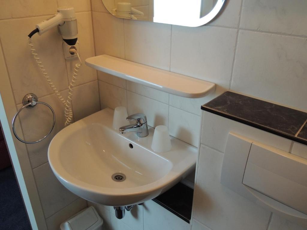 Airport Businesshotel Hotel 3*