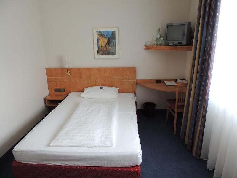 Airport Businesshotel Hotel