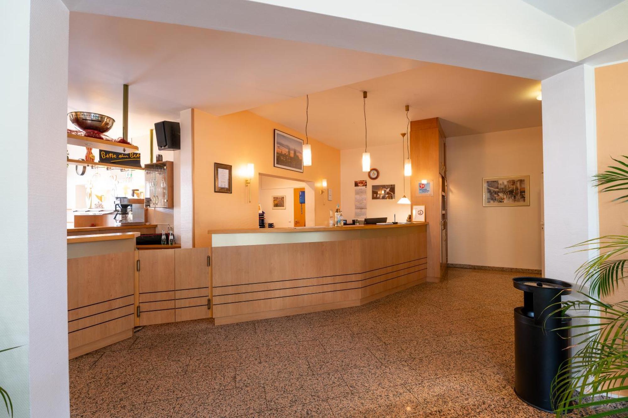 Airport Businesshotel Hotel 3*